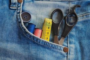 Perbedaan Alat dan Bahan dari Konsep, Fungsi, dan Contoh