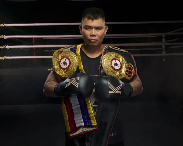 Petinju Tak Terkalahkan! Perjalanan Emas Chris John dari Indonesia ke Panggung Dunia