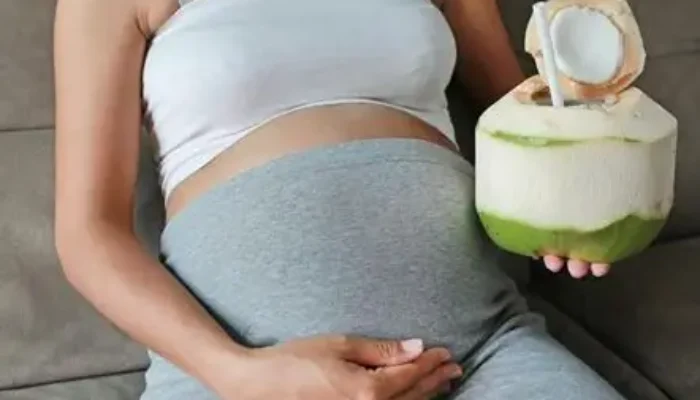 Manfaat Air Kelapa untuk Ibu Hamil: Nutrisi Alami yang Mendukung Kesehatan dan Kesejahteraan Janin