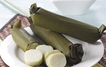 Lontong, Makanan Indonesia yang Tak Terduga Melejitkan Citra Kuliner Nasional!